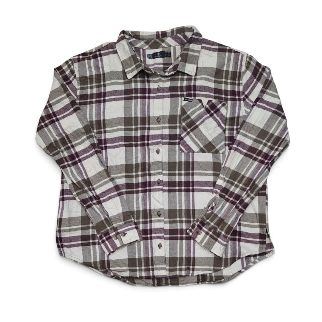 Volcom Plaid Flannel / Longsleeves Polo (Category: Coats, Jackets and Outerwear) located in Calatrava. Submitted by freecyclethreads (Listing ID 1461831281, Image 1). Description: Volcom Plaid Flannel Very Good Condition Size: Medium (L-25 X W-21.5) Mine: 380 + Shipping Fee 📌 Note: Color may vary due to lighting. Payment first only. No cod/cop..