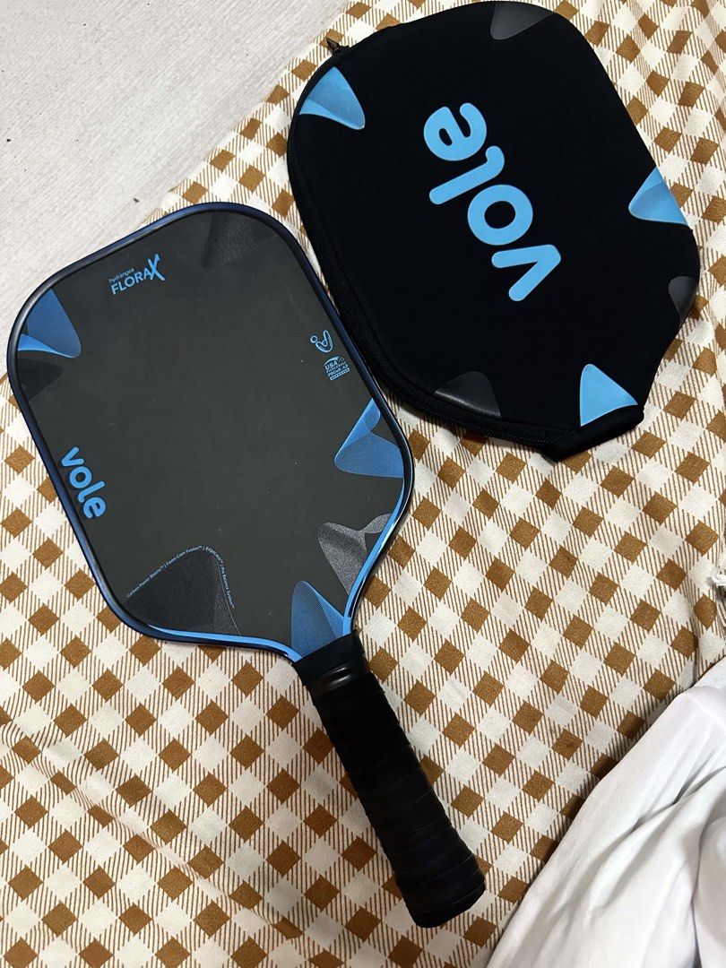 Vole FloraX (Category: Racket and Ball Sports) located in Cabuyao City. Submitted by beverlybella (Listing ID 1461964379, Image 3). Description: Vole FloraX - Includes original paddle cover.