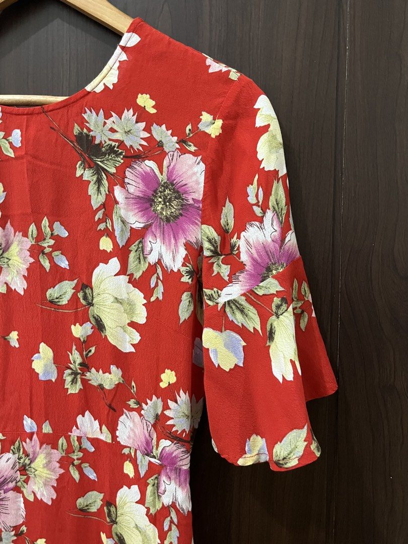 Warehouse- Floral dress (Category: Dresses) located in Manila. Submitted by mentone (Listing ID 1461852225, Image 1). Description: Waist 25” | Length 37” Viscose fabric .