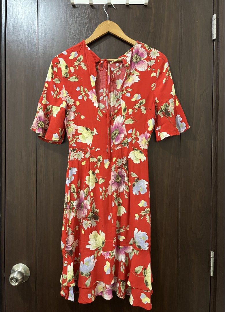 Warehouse- Floral dress (Category: Dresses) located in Manila. Submitted by mentone (Listing ID 1461852225, Image 3). Description: Waist 25” | Length 37” Viscose fabric .