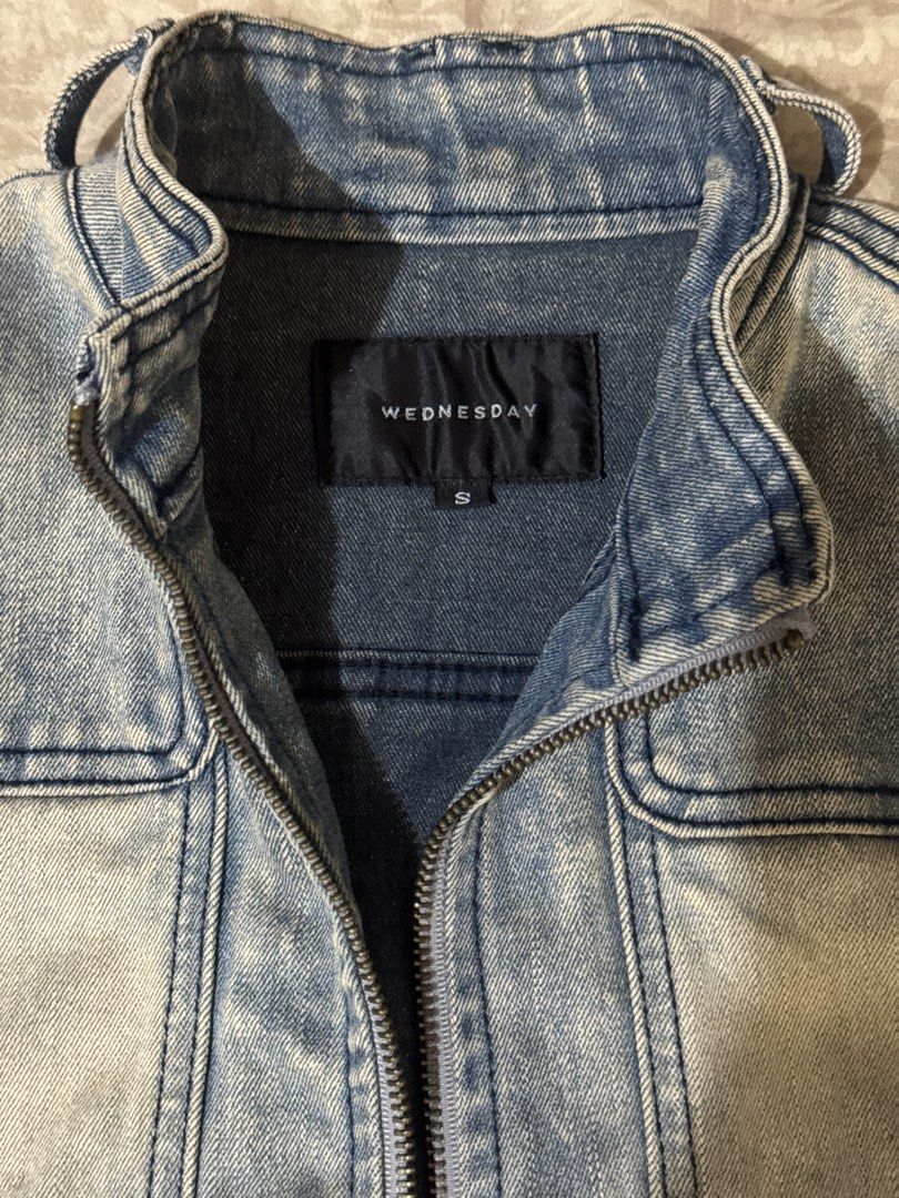 WEDNESDAY Semi Cropped Denim Jacket (Category: Coats, Jackets and Outerwear) located in Las Pinas. Submitted by loved_by_g_ (Listing ID 1461843689, Image 3). Description: - nice fit !! love this masikip lang sakin :< - size xs- s - NO ISSUE.