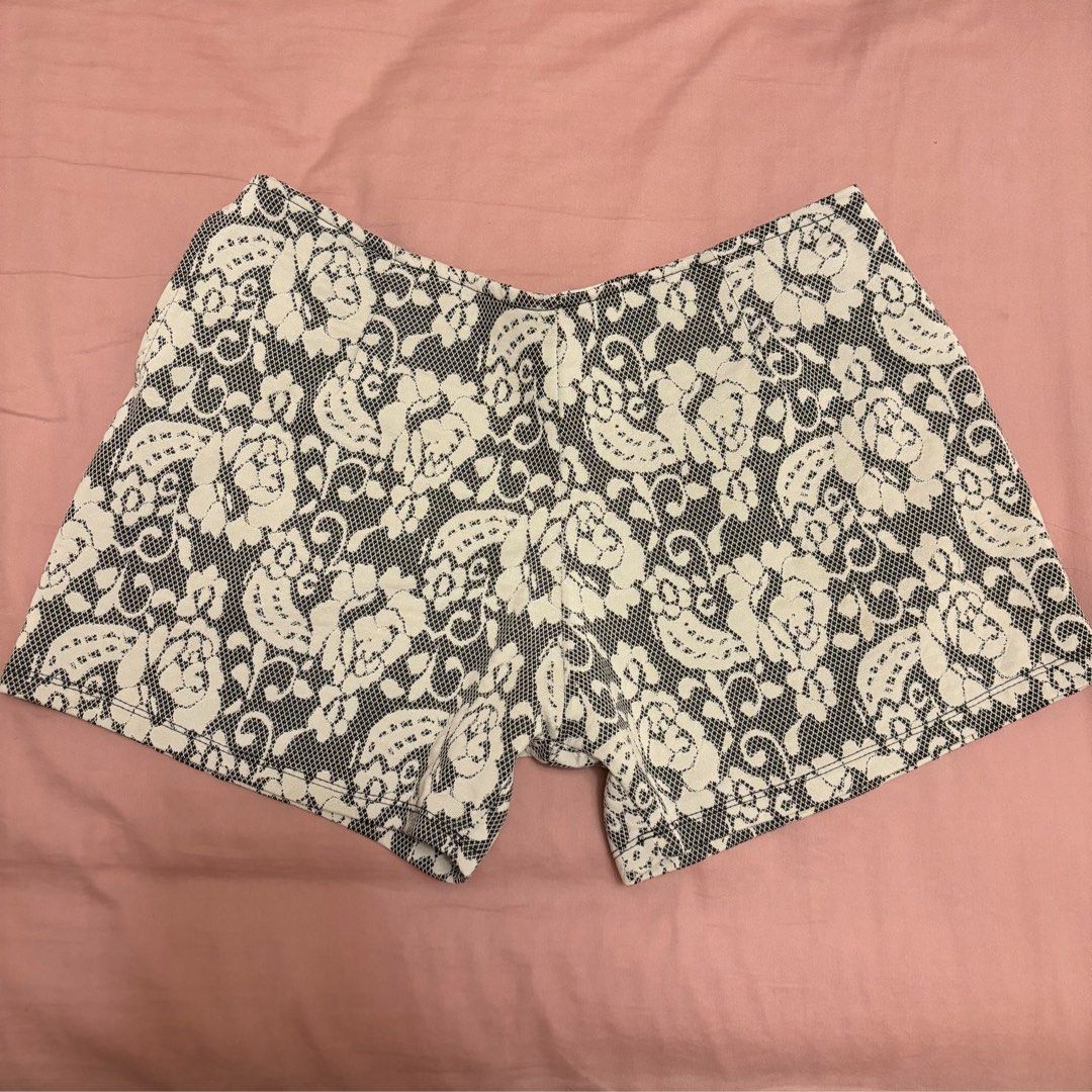 White and gray pattern classy summer beach seaside everyday shorts (Category: Shorts) located in Quezon City. Submitted by fairycatss (Listing ID 1461868007, Image 2). Description: 📌PLEASE READ 🩰Fits m-l 🩰Top is also for sale 🩰Do not hesitate to ask questions 🩰Check my page for free items if purchase is over a certain amount :) 🩰Please do manage your expectations as these are preloved 🩰No cancellation/ refunds/ returns 💵Payment method: Gc