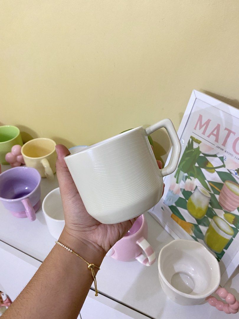 WHITE ATLAS CAPCO MUG (Category: Coffee & Tea Tableware) located in Dasmarinas. Submitted by hannah.oakph (Listing ID 1461831727, Image 1). Description: .