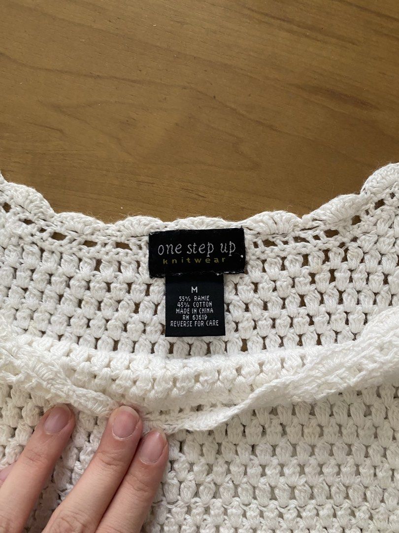 WHITE KNIT TOP (Category: Longsleeves) located in Pasig City. Submitted by r_trunc (Listing ID 1461884075, Image 2). Description: SIZE M NO WHEN WORN.
