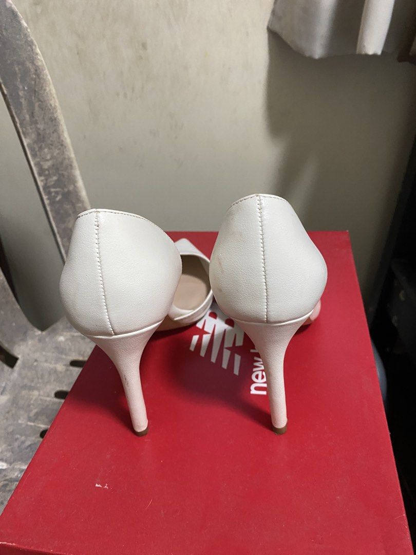 White Mango Pointed Toe Heels (Category: Heels) located in Antipolo. Submitted by jl_2025 (Listing ID 1461899889, Image 3). Description: - Brand: Mango - Style: White pointed toe heels - Design: Classic and easy to pair with any outfit - Condition: Good, with minimal signs of wear - Versatility: Perfect for any occasion Issue: signs of wear as seen on the photo and cat bites. No box sinira ng pusa. I used this handful of times pero nasira na beca