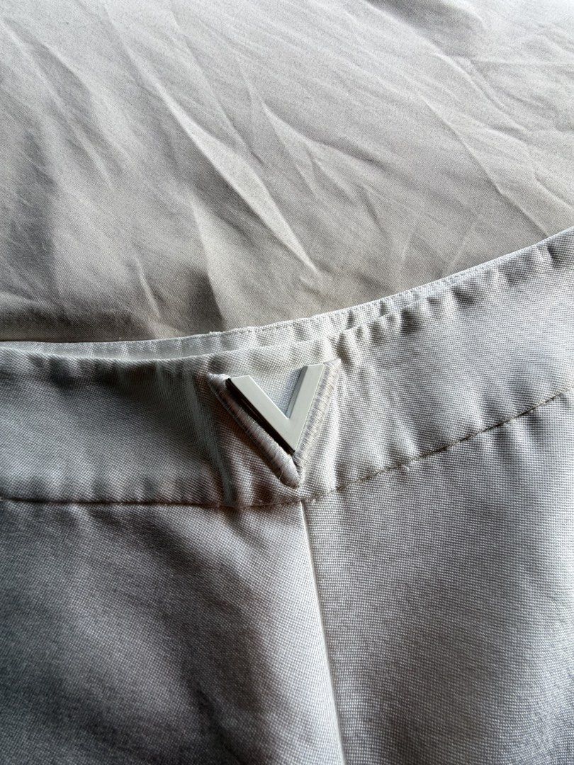 White Satin Shorts (Category: Shorts) located in Manila. Submitted by xmagic.shopx (Listing ID 1461888628, Image 2). Description: So nice ng tela, makapal. Size 26 inches..