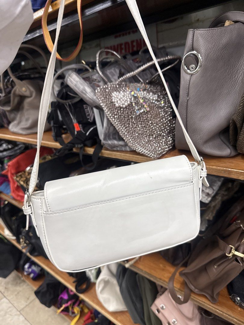 White shoulder bag with buckle detail (Category: Shoulder Bags) located in Manila. Submitted by fastlion.584bdf (Listing ID 1461813997, Image 3). Description: - Stylish white shoulder bag - Secure buckle closure on front flap - Adjustable strap with buckle - Clean and simple design - Ideal for everyday use - Fits all your essentials.