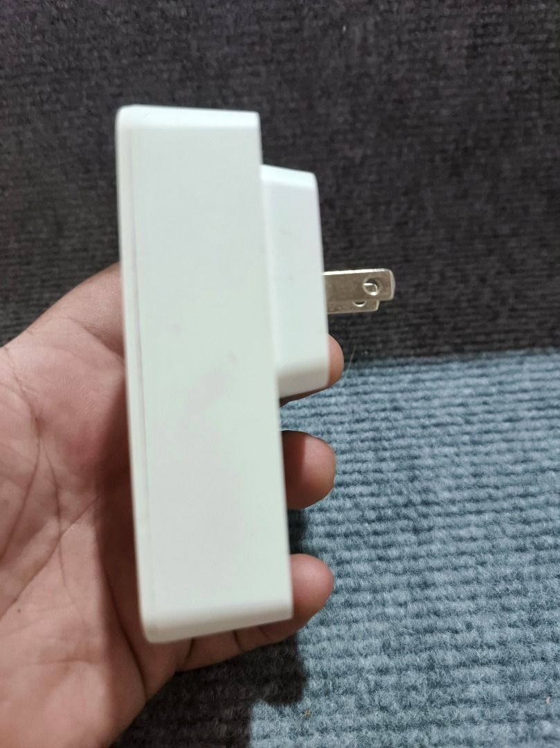 White Wireless Doorbell Plug-in Chime (Category: Other Home Appliances) located in San Leonardo. Submitted by burgossanleonardo.12345 (Listing ID 1461826984, Image 3). Description: - Wireless doorbell unit - Plugs directly into wall socket - Adjustable volume (up/down) - Multiple melody options - Simple and functional design - Ideal for home or office use.