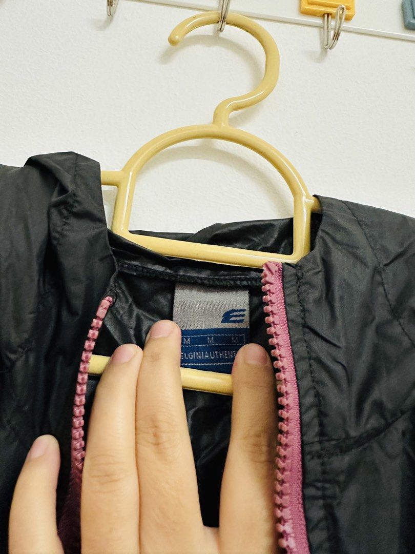 Wide bracker (Category: Activewear) located in Kuala Lumpur. Submitted by adawiahmis43694 (Listing ID 1461921713, Image 2). Description: Lelaki perempuan boleh pakai Material waterproof .