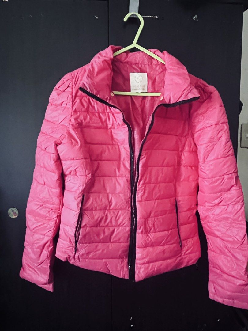 winter puffer jacket (Category: Coats, Jackets and Outerwear) located in Pasay City. Submitted by romaamor0109 (Listing ID 1461890561, Image 2). Description: .