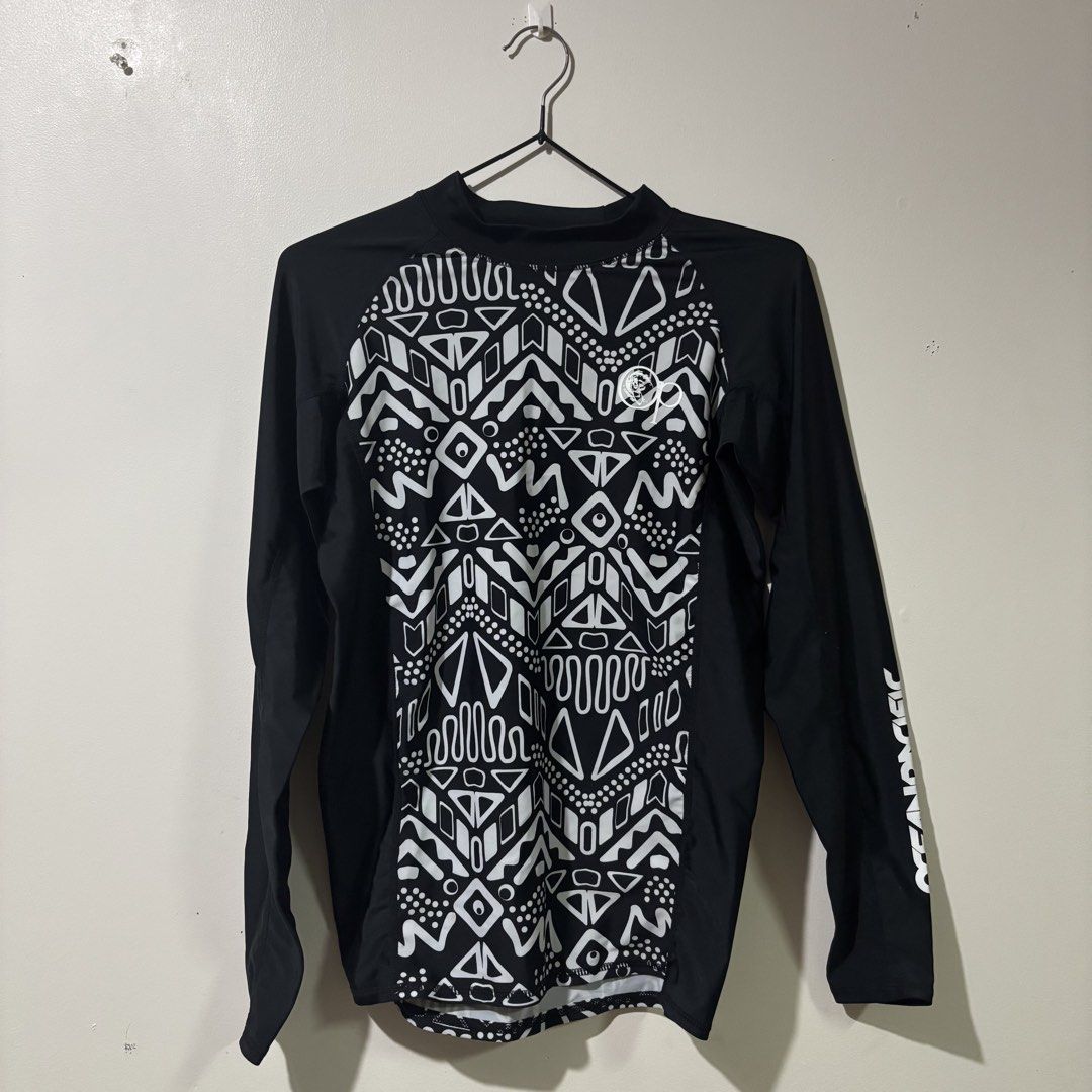Women Black Tribal Pattern Rashguard Top (Category: Rash guard) located in Binan City. Submitted by mypreloved_haul (Listing ID 1461808065, Image 1). Description: .
