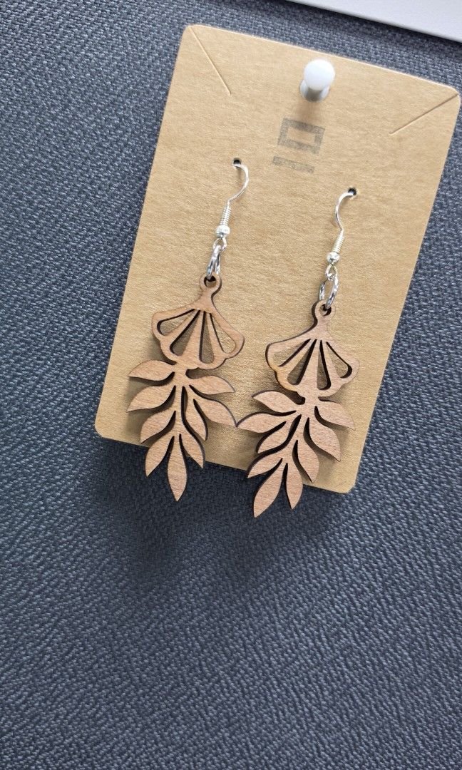Wooden Earrings (Category: Earrings) located in Dasmarinas. Submitted by 32mimimi (Listing ID 1461843095, Image 2). Description: .