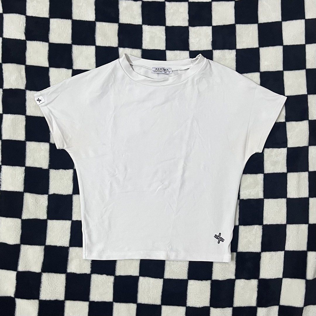XEXYMIX White Cropped T-shirt (Category: Shirts) located in Manila. Submitted by luvchinchin (Listing ID 1461968136, Image 1). Description: - White XEXYMIX t-shirt - Short sleeves, crew neck - XEXYMIX logo on left sleeve and bottom right - Made in Korea - Size M.