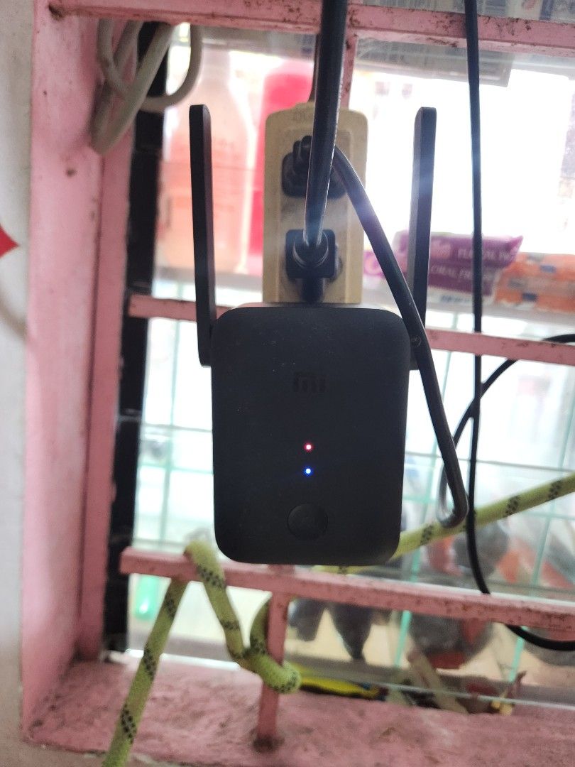 Xiaomi AC1200 Wireless Extender/Repeater (Category: Networking) located in General Trias. Submitted by jjang_haoszn (Listing ID 1461899531, Image 1). Description: Xiaomi AC1200 Extender/Repeater - Dual Band (2.4Ghz = 300 MBps and 5Ghz = 867MBps Neworks ) - Easy to set up, just download the Xiaomi Home app - Has an WAN/LAN port to connect Home Appliances like TV's and Computers. - Comes with free CAT5E Ethernet Cable!!! RFS: Not needes anymore, na