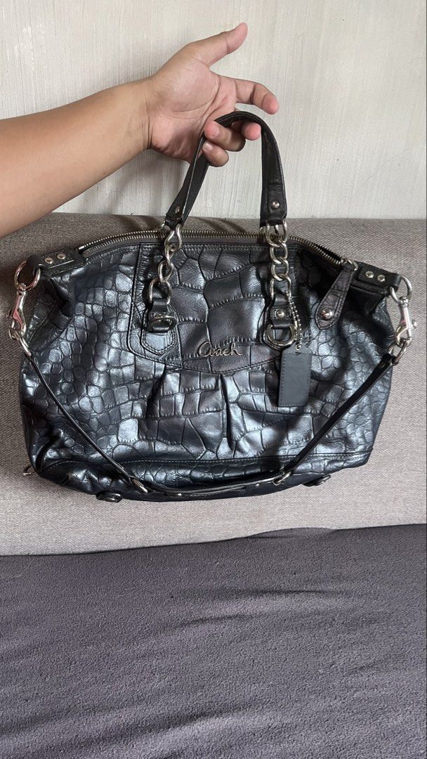 Y2k Coach Ashley in Croc Slate Gray (Category: Shoulder Bags) located in Camalig. Submitted by gomezchels87919 (Listing ID 1461819973, Image 3). Description: Selling low. Need to declutter. Location Legazpi City. Can ship thru JnT.