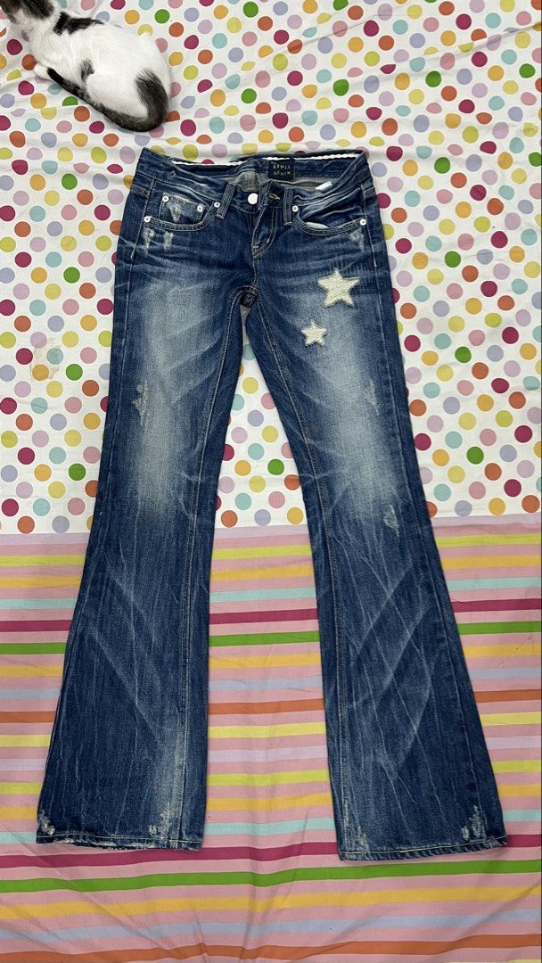 y2k inspired jeans ! (Category: Jeans) located in Bacolod City. Submitted by myoojei (Listing ID 1461816796, Image 1). Description: y2k inspired pants w stars details ! no flaws, low waist.