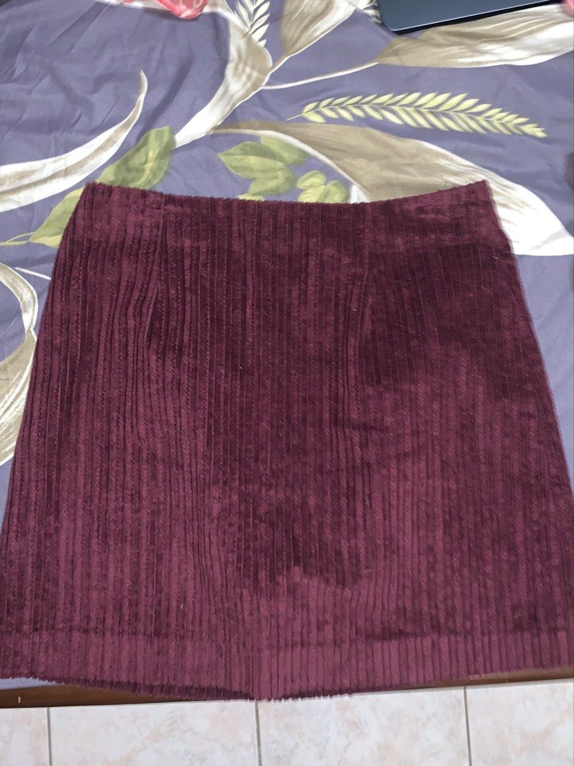 Y2K Maroon Corduroy Mini Skirt (Category: Skirts) located in Manila. Submitted by prel0vedbywana (Listing ID 1461934416, Image 2). Description: XXS on tag RFS: Decluttering Loc: QC/BUL.