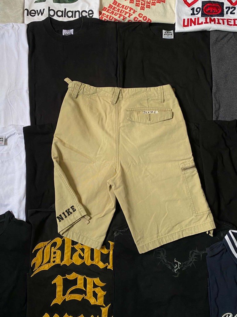Vintage Y2k Nike Jorts (Category: Shorts) located in Angeles City. Submitted by daily_thrift_collection (Listing ID 1461882822, Image 2). Description: Excellent condition Issue: pm di ma explain here Location: Pampanga.