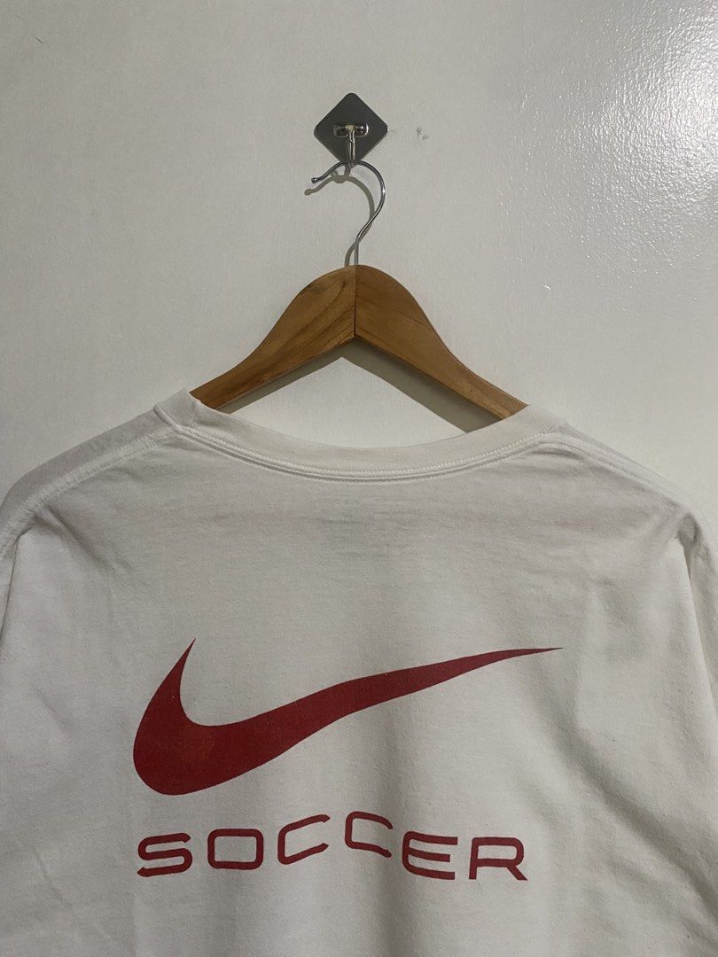 Y2k Nike Soccer shirt (Category: Tshirts & Polo Shirts ) located in Pili. Submitted by aries_raye_on_fcbk_dm (Listing ID 1461824438, Image 3). Description: 23.5x27 Boxy fit No issues .