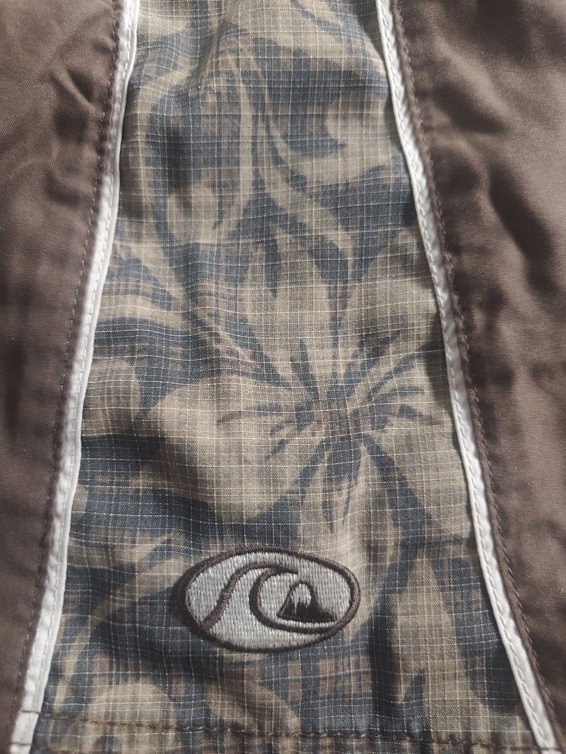 Y2K QuickSilver Edition Short (Category: Shorts) located in Manila. Submitted by iceman_17 (Listing ID 1461849894, Image 2). Description: Y2K QuickSilver Edition Brown Short Size M on tag.