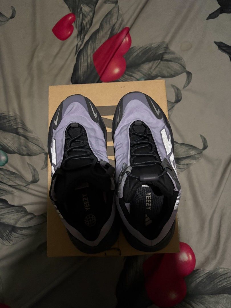 Yeezy 700 mnvn (Category: Sneakers) located in General Trias. Submitted by kyvampp (Listing ID 1461944838, Image 3). Description: Yeezy 700 mnvn authentic issue may sira ung lacing hole ( see last pic) Location: cavite MOP: gcash.