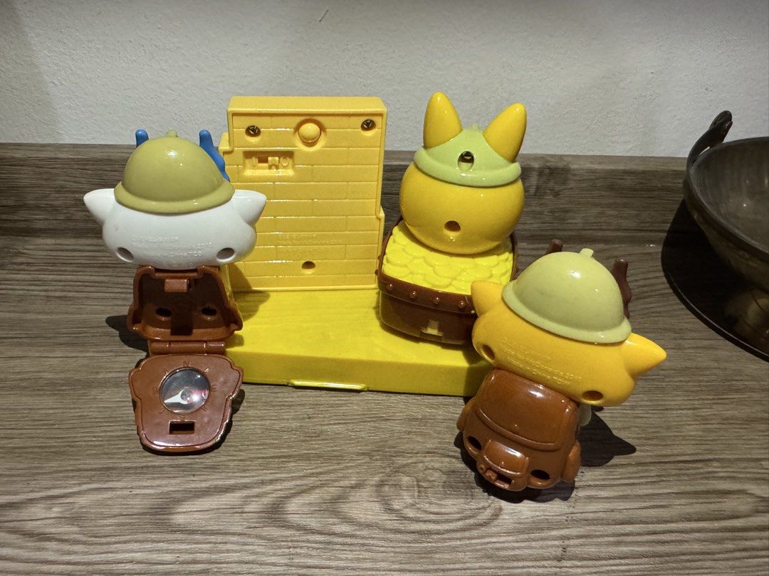 Yo-kai Watch Figures with Display Stand (Category: Figurines & Statues) located in Quezon City. Submitted by kcapi (Listing ID 1461958433, Image 2). Description: - Set of Yo-kai Watch figures - Includes yellow display stand with brick wall design - Figures feature movable parts and accessories - Display stand - All included pieces are visible in the provided photos - Perfect for Yo-kai Watch collectors and fans.