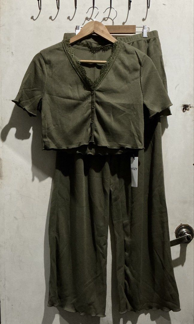 YOZY 3in1 TOP, SHORT AND PANTS SET (Category: Sets or Coordinates) located in Dagupan City. Submitted by trendies_collection (Listing ID 1462011199, Image 1). Description: Brand new with pouch and hang tag Large on tag, fits medium to large No issue.