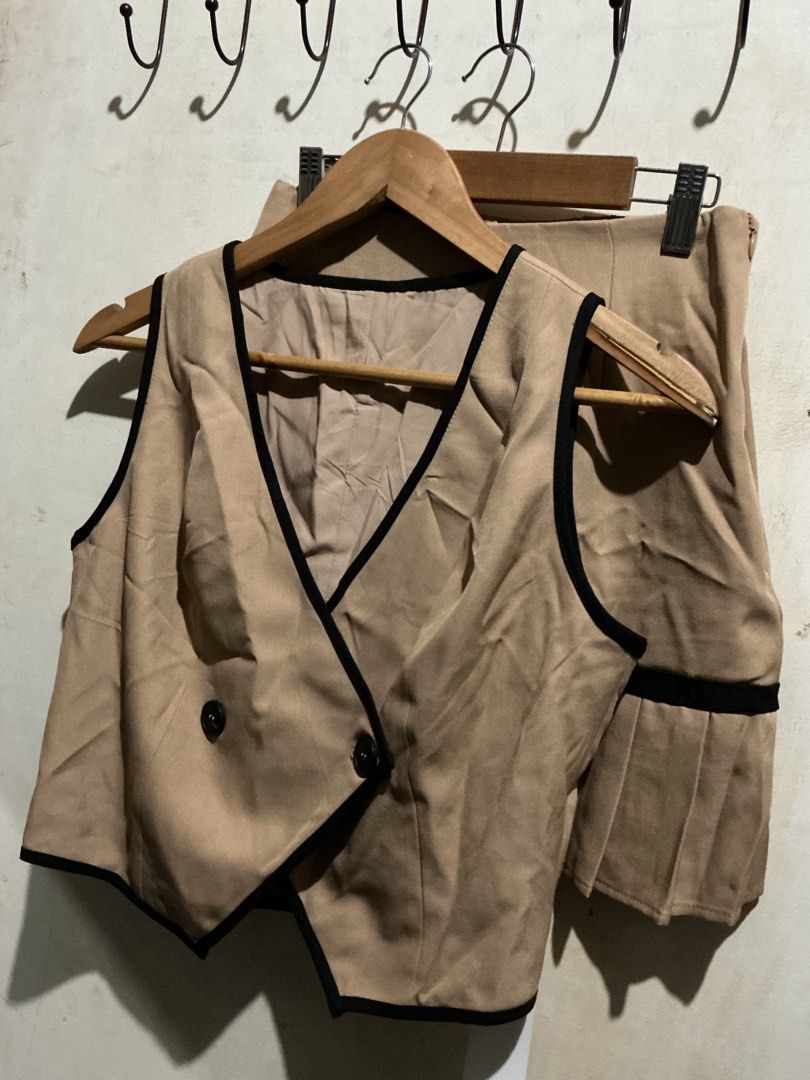 YOZY CROP VEST AND SKORT SET (Category: Sets or Coordinates) located in Dagupan City. Submitted by trendies_collection (Listing ID 1462010863, Image 2). Description: Brand new with pouch and hang tag Small on tag, fits small to medium Garterized skort at the back No issue.