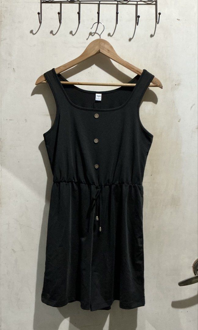 YOZY ROMPER SHORT (Category: Rompers) located in Dagupan City. Submitted by trendies_collection (Listing ID 1462011712, Image 1). Description: Brand new with pouch and hang tag Medium on tag, fit up to large No issue Buttons not working.