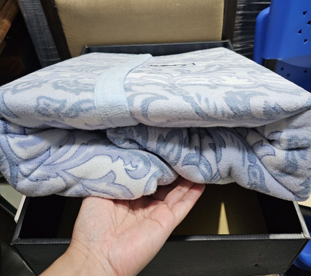 SALE❗YSL Blanket (Category: Bedding & Towels) located in Quezon City. Submitted by senyoramaria (Listing ID 1462016408, Image 3). Description: YSL Blanket 100% Cotton 140 x 200 cm Php2000❗.