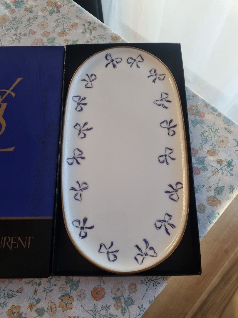 YSL Blue Ribbon Long Plate (Category: Dinnerware & Cutlery) located in Porac. Submitted by tokyohome (Listing ID 1461815134, Image 2). Description: Blue Ribbon Long Plate Php 1,700 only At its best price On hand 🎌 1pc 🎌 Unused with box # 57 . . . . . #givenchyphilippines #givenchyph #givenchycupsph #cupsphilippines teacupsphilippines cupsphilippines mugsphilippines platesphilippines givenchyphilippines Disclaimer: Independent and non-affiliated