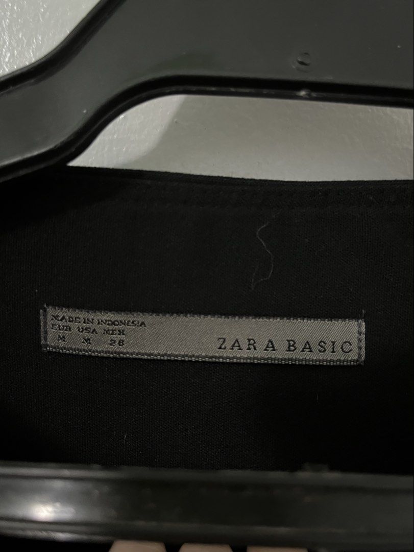 Zara Basic Black Belted Wrap Skirt (Category: Skirts) located in Antipolo. Submitted by starraid777 (Listing ID 1461852728, Image 3). Description: - Zara Basic black wrap skirt - Size: Medium (M) - Features a belt with buckle closure - Double button detail at the waist .