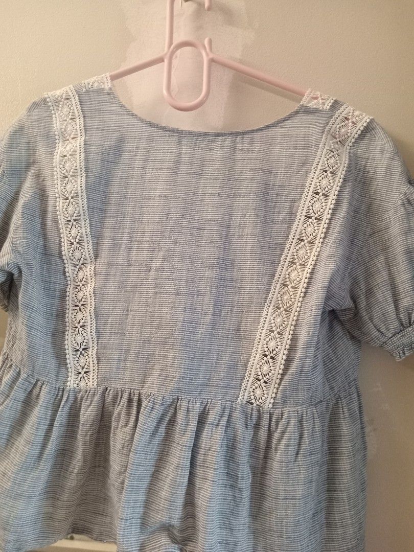 Zara Blouse (Category: Sleeveless) located in Cebu City. Submitted by uknowleeknow (Listing ID 1461804357, Image 2). Description: .