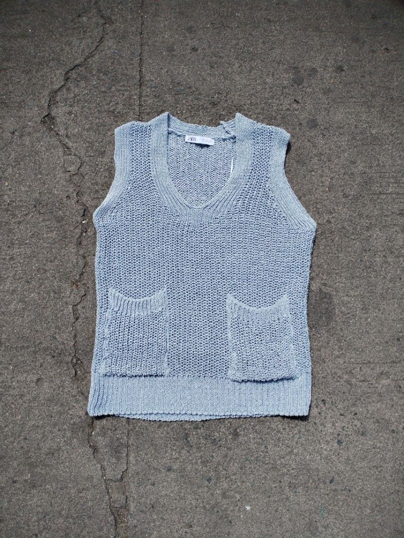 Zara Blue Sleeveless Vest (Category: Sleeveless) located in Cavite. Submitted by benta.ni.jm (Listing ID 1461808671, Image 1). Description: Size: S Dimensions: 18 x 22 Condition: 10/10 Color Rate: 10/10 Issue: 📩📩📩.