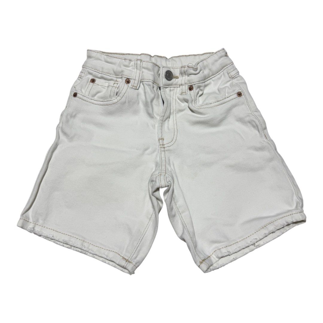 Zara boys white denim shorts (Category: Babies & Kids Fashion) located in Lipa City. Submitted by lifestyled (Listing ID 1461860555, Image 1). Description: Zara boys white denim shorts Size 6 W- 10” L- 13” Color rate 8/10 💯 Authentic.