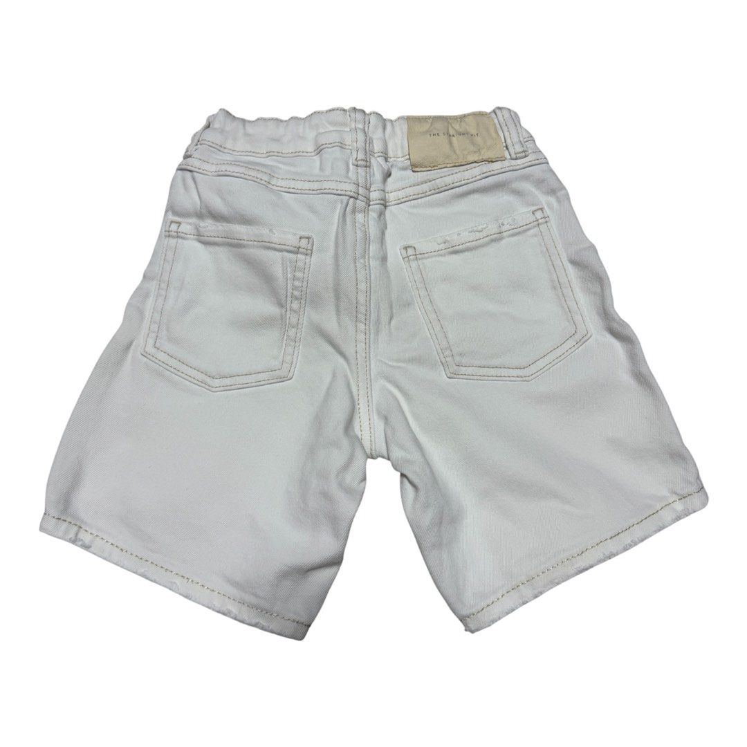 Zara boys white denim shorts (Category: Babies & Kids Fashion) located in Lipa City. Submitted by lifestyled (Listing ID 1461860555, Image 3). Description: Zara boys white denim shorts Size 6 W- 10” L- 13” Color rate 8/10 💯 Authentic.