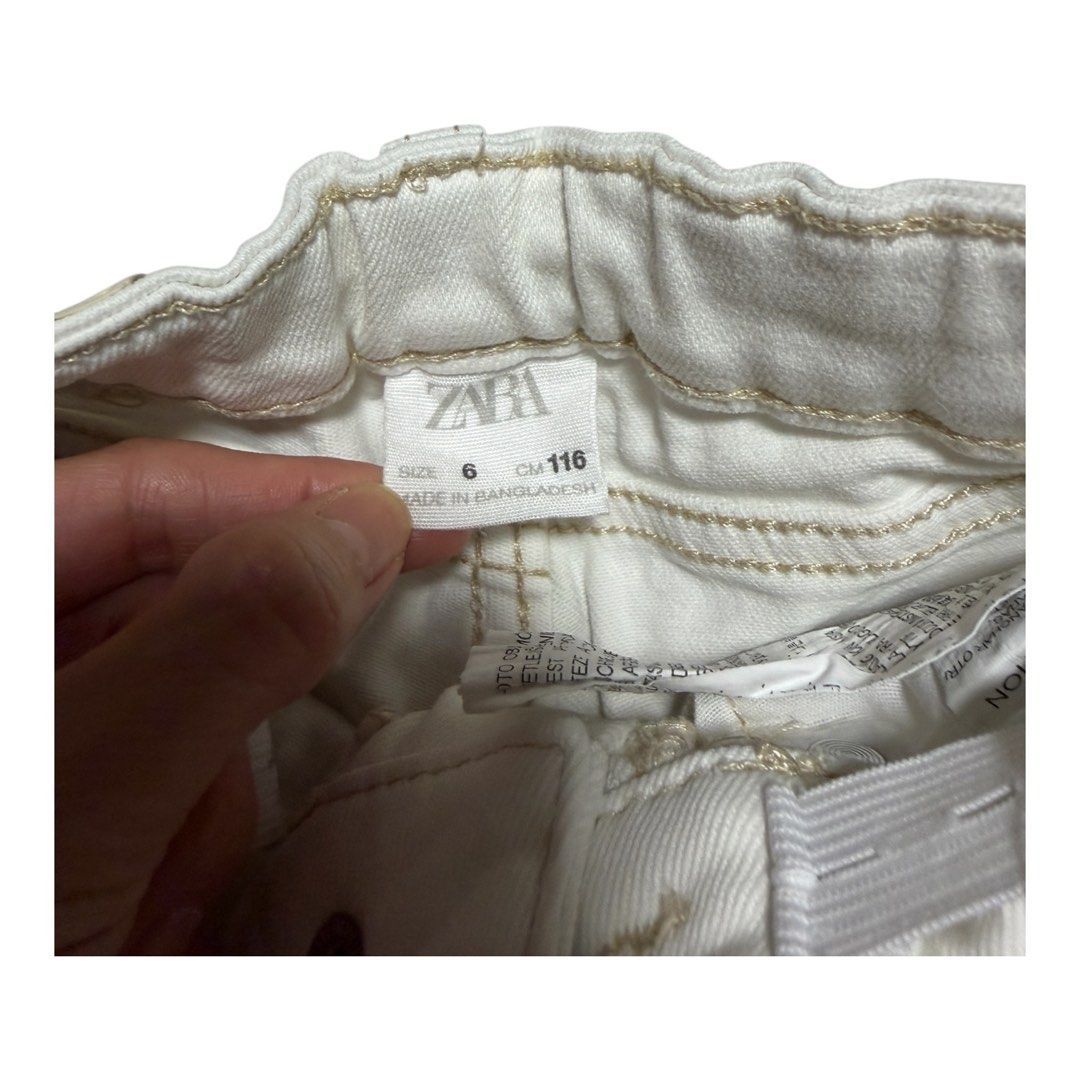 Zara boys white denim shorts (Category: Babies & Kids Fashion) located in Lipa City. Submitted by lifestyled (Listing ID 1461860555, Image 2). Description: Zara boys white denim shorts Size 6 W- 10” L- 13” Color rate 8/10 💯 Authentic.