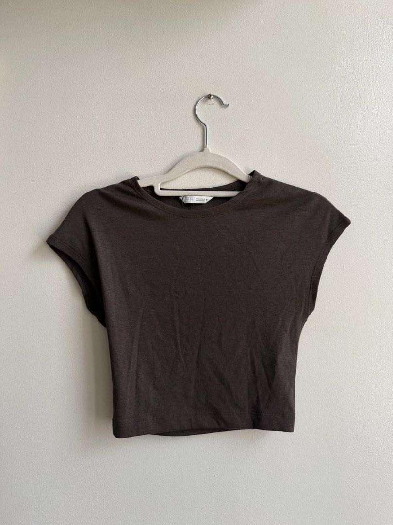 Zara Brown Cropped Shirt (Category: Shirts) located in Makati City. Submitted by andy0019 (Listing ID 1461802056, Image 1). Description: never used.