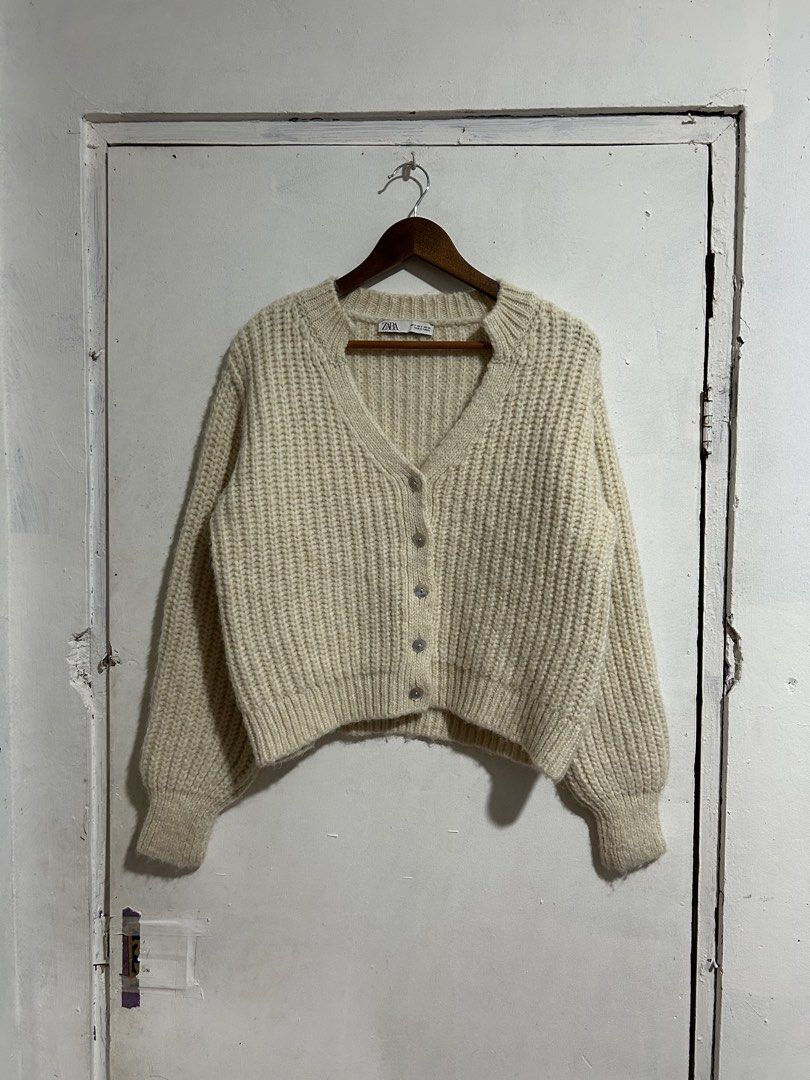 Zara Chunky Knit Cardigan (Category: Coats, Jackets and Outerwear) located in Taguig. Submitted by jamesssssg. (Listing ID 1461868794, Image 1). Description: Zara Chunky Knit Cardigan Pristine Condition Flawless W 20 L 21 Can pass as brand new.