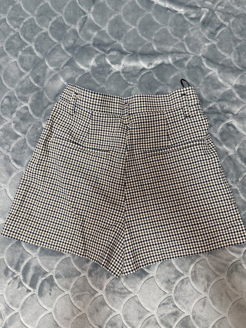Zara Gingham Check Skort (Category: Shorts) located in Tarlac. Submitted by kylienclrzbl (Listing ID 1461919202, Image 2). Description: - Cute gingham check shorts from Zara - High-waisted style - Button and zip closure - Two front pockets, two back pockets - Ideal for casual wear - Size XS to Small.