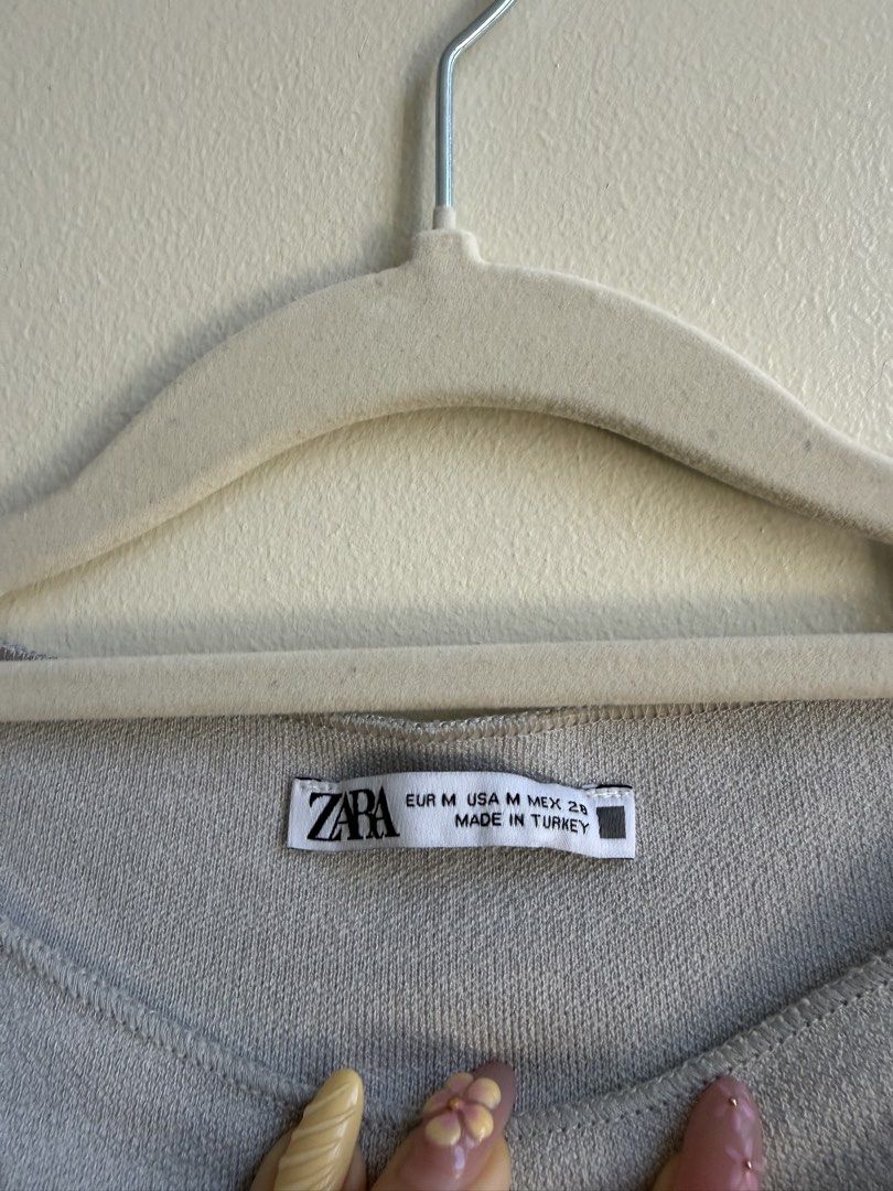 ZARA Grey Cropped Knit Top (Category: Sleeveless) located in Makati City. Submitted by andy0019 (Listing ID 1461799447, Image 2). Description: never used.