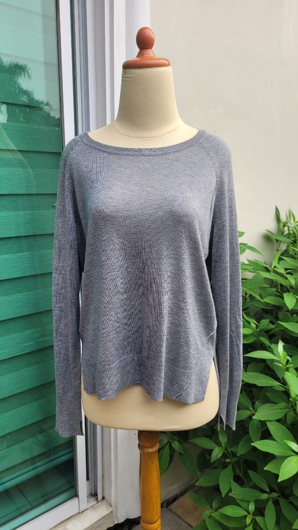 ZARA KNIT Grey Long Sleeve Sweater (Category: Longsleeves) located in Muntinlupa City. Submitted by havilahph (Listing ID 1461859569, Image 1). Description: Grey long sleeve sweater from ZARA KNIT. Crew neck style. Comfortable knit material. Simple and versatile piece with side slits!.