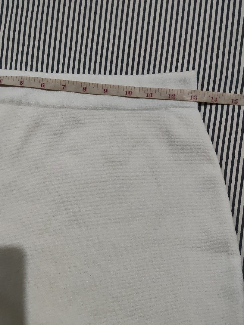 Zara Knit Mini Skirt (Category: Skirts) located in Quezon City. Submitted by khelou (Listing ID 1461912034, Image 3). Description: Fits small to medium (26-28 waistline).