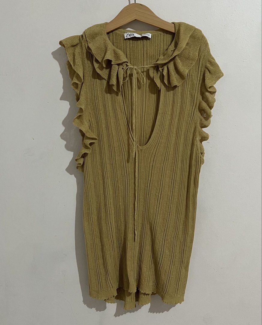 Zara knitted frill blouse (Category: Blouses) located in Manila. Submitted by ourburstingwardrobe_ (Listing ID 1461846139, Image 3). Description: Size M Like new condition.