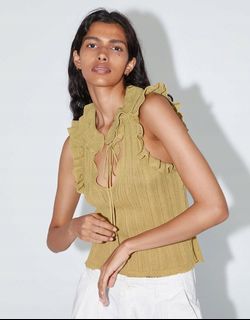 (Category: ) located in . Submitted by ourburstingwardrobe_ (Listing ID 1461846139, Image 1). Description: .