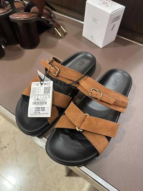 Zara leather flats 💯 authentic (Category: Flats & Sandals) located in Manila. Submitted by clothingconcept (Listing ID 1461932515, Image 2). Description: .