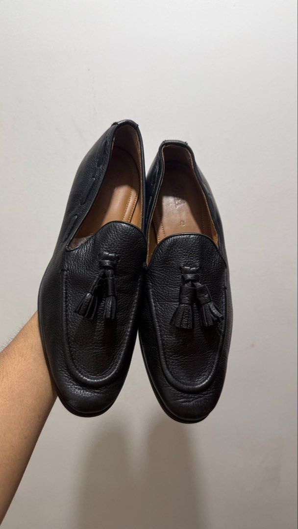 Zara loafers (Category: Casual Shoes) located in Koronadal. Submitted by johnapolen99551 (Listing ID 1461866229, Image 2). Description: In good condition Ship nationwide Negotiable .