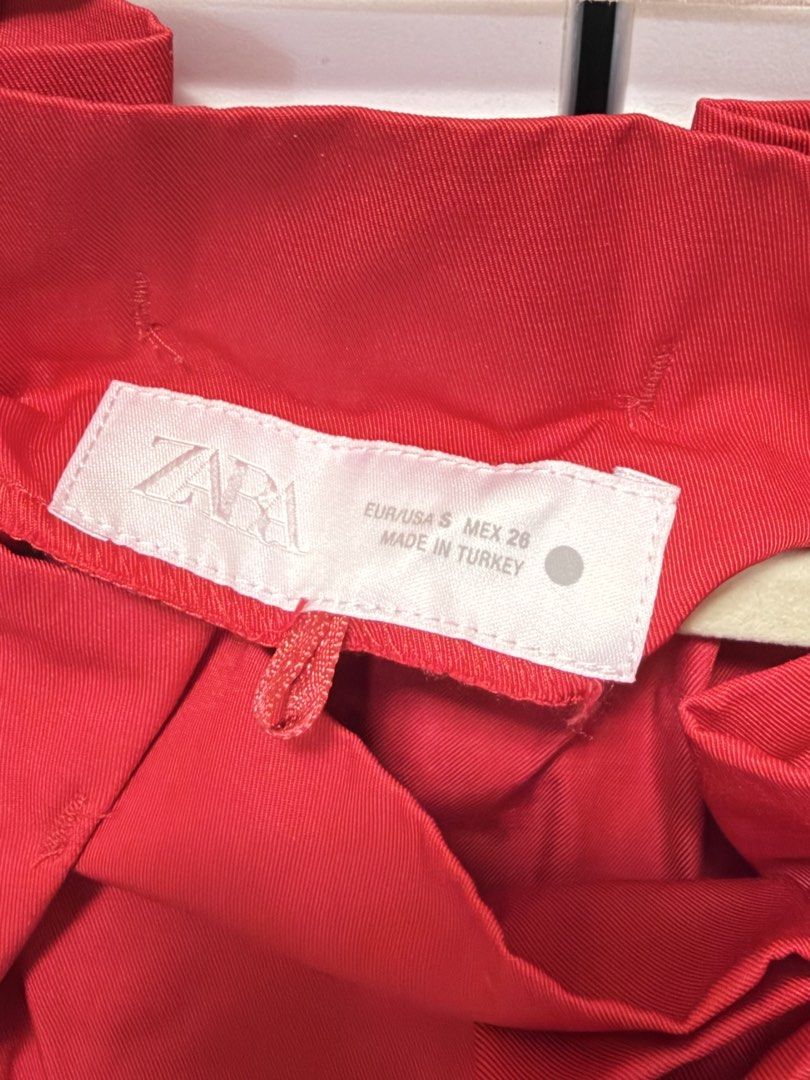 Zara Red Skir (S) (Category: Skirts) located in Gapan. Submitted by trxmyjs (Listing ID 1461896652, Image 2). Description: Runs big With pockets.