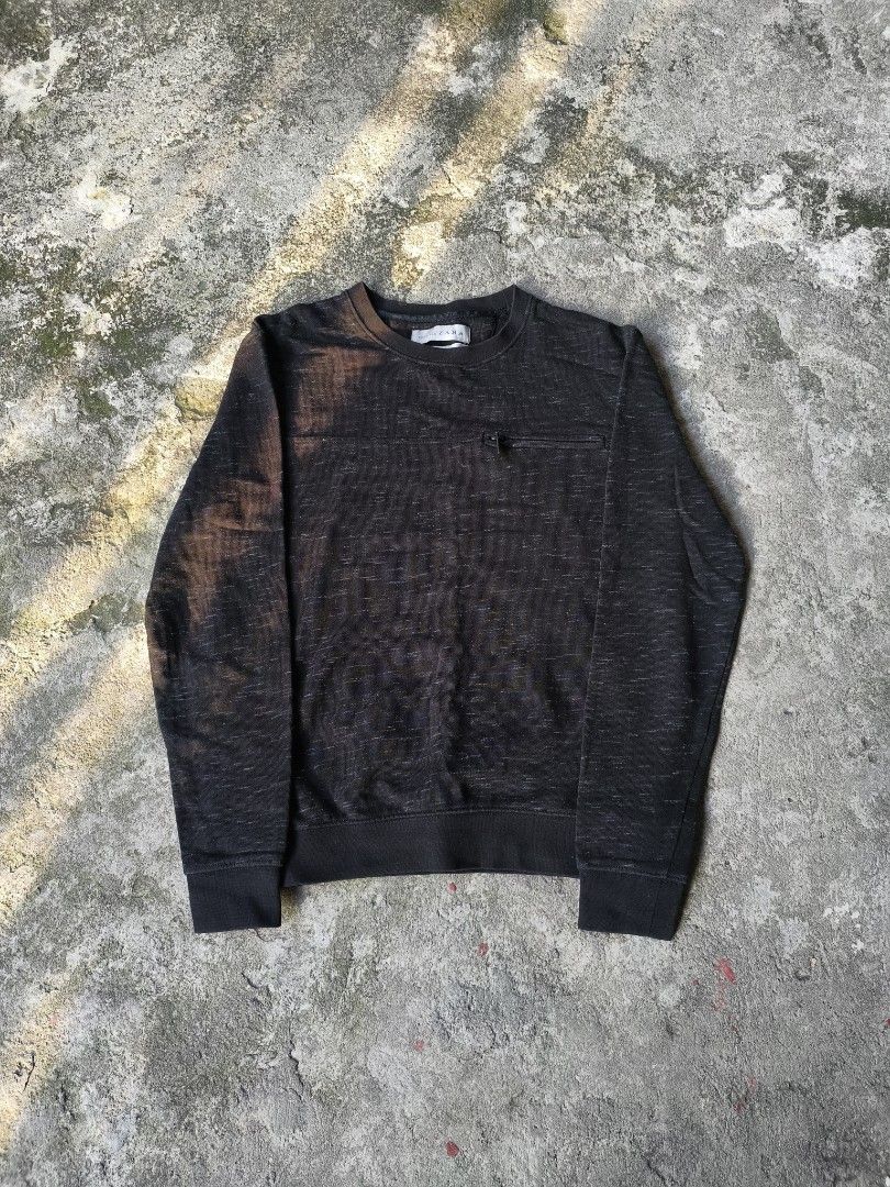 Zara Specials Black Sweatshirt (Category: Coats, Jackets and Outerwear) located in Cavite. Submitted by benta.ni.jm (Listing ID 1461814861, Image 1). Description: Size: S Dimensions: 18.5 x 24 Condition: 10/10 Color Rate: 10/10 Issue: 📩📩📩.