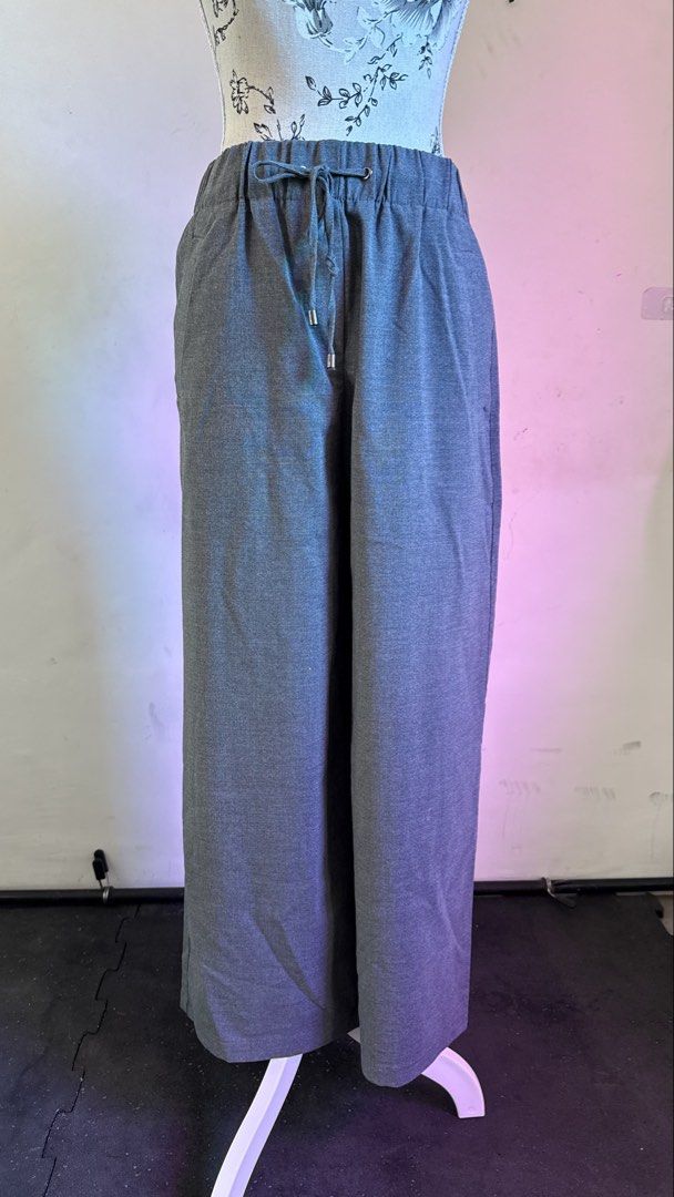 Zara Trousers (Category: Other Bottoms) located in Lapu Lapu. Submitted by prelovedstuffshop (Listing ID 1461866914, Image 2). Description: .